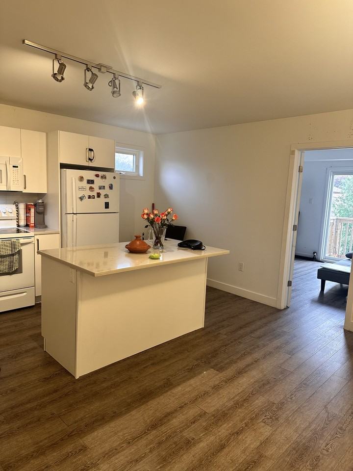 1018 Maitland Ave #B - Photo 3 of 14