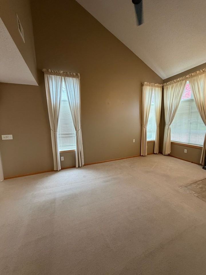 17030 Eagleview Lane - Photo 2 of 20