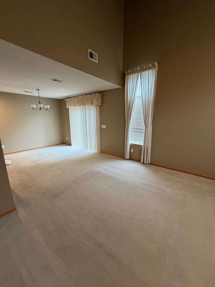 17030 Eagleview Lane - Photo 3 of 20