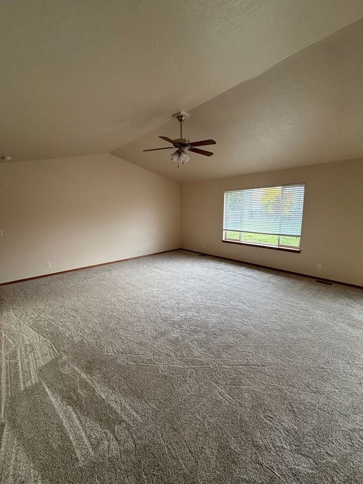 4258 Wirth Dr - Photo 5 of 37
