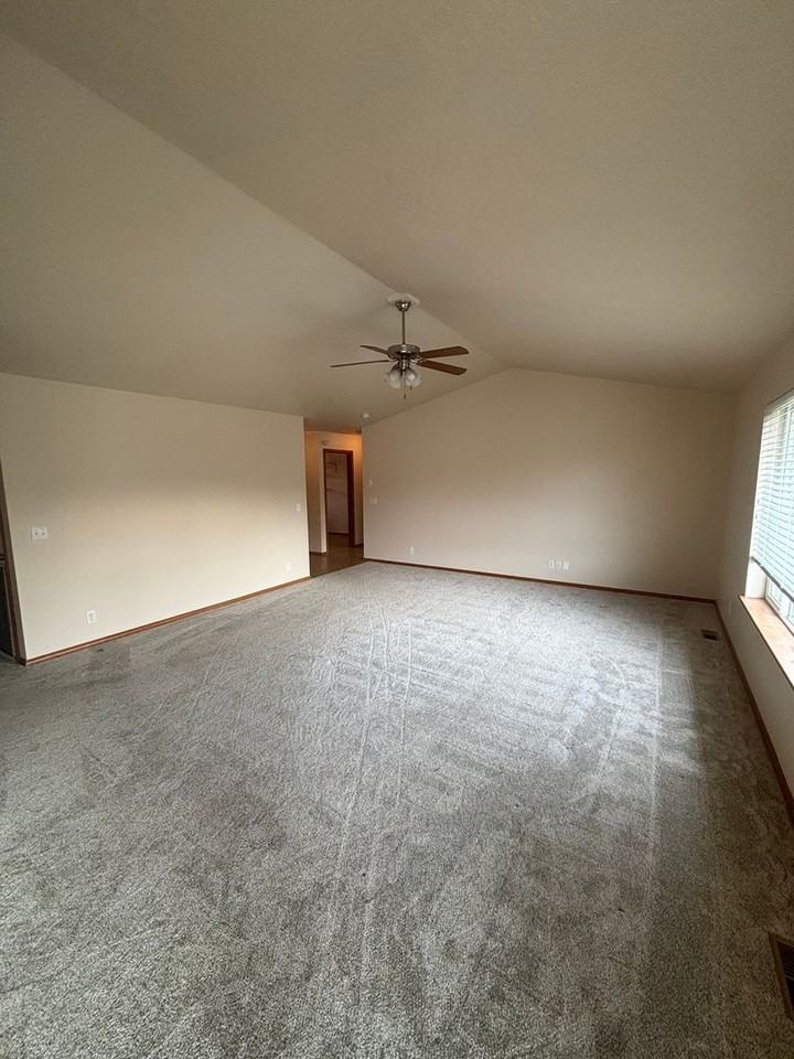4258 Wirth Dr - Photo 6 of 37