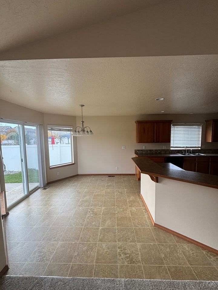 4258 Wirth Dr - Photo 7 of 37