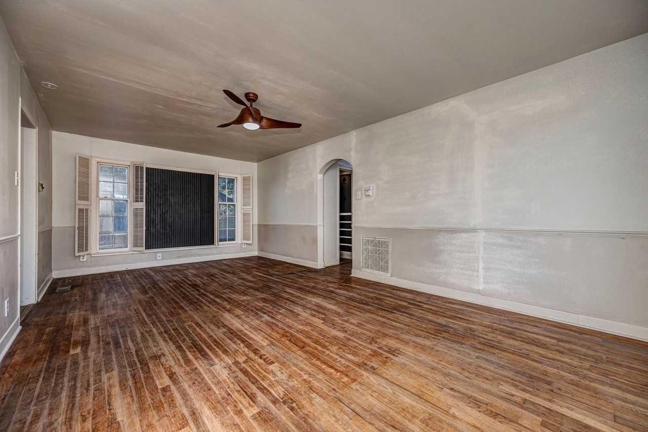 1721 Broadway Pl - Photo 5 of 24