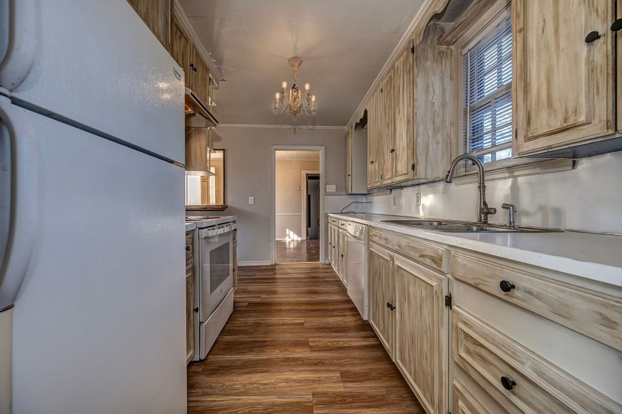 1721 Broadway Pl - Photo 6 of 24