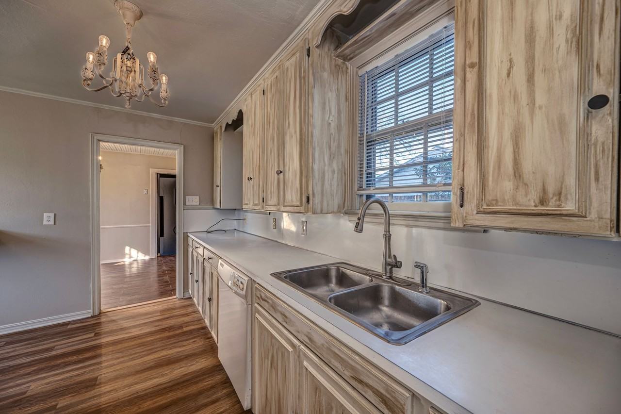 1721 Broadway Pl - Photo 7 of 24