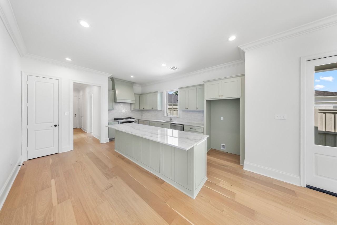 7644 Jeter Dr - Photo 4 of 17