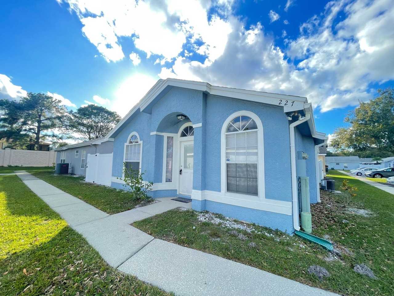 227 San Gabriel Street - Photo 2 of 29