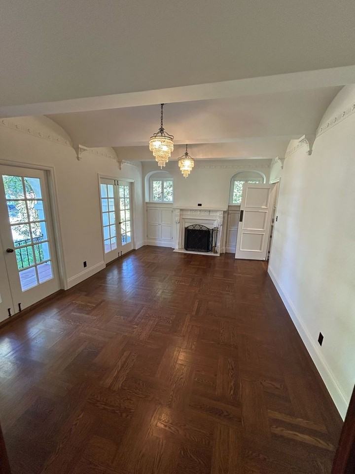 195 W Poplar Ave - Photo 3 of 39