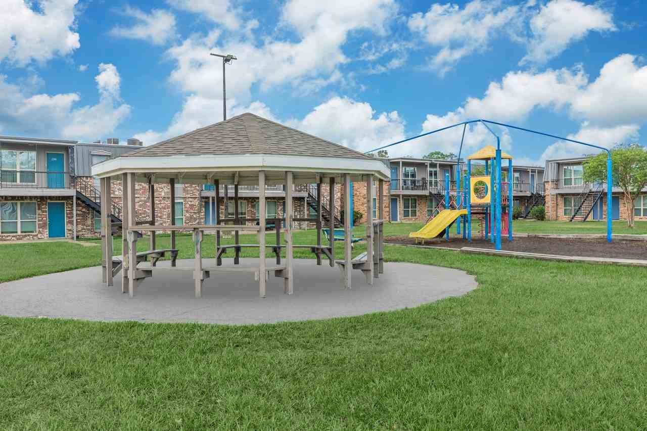 Rollingwood - Photo 4 of 8