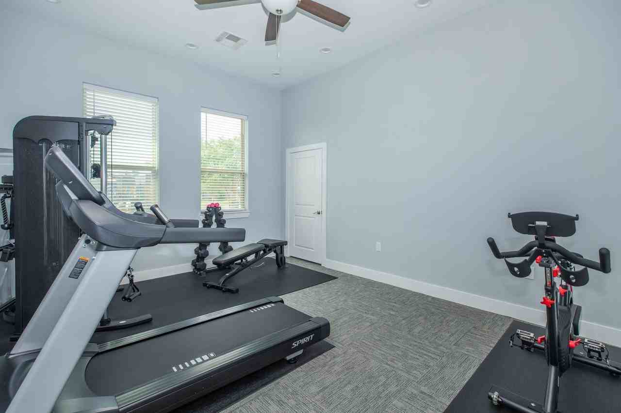 Rollingwood - Photo 5 of 8