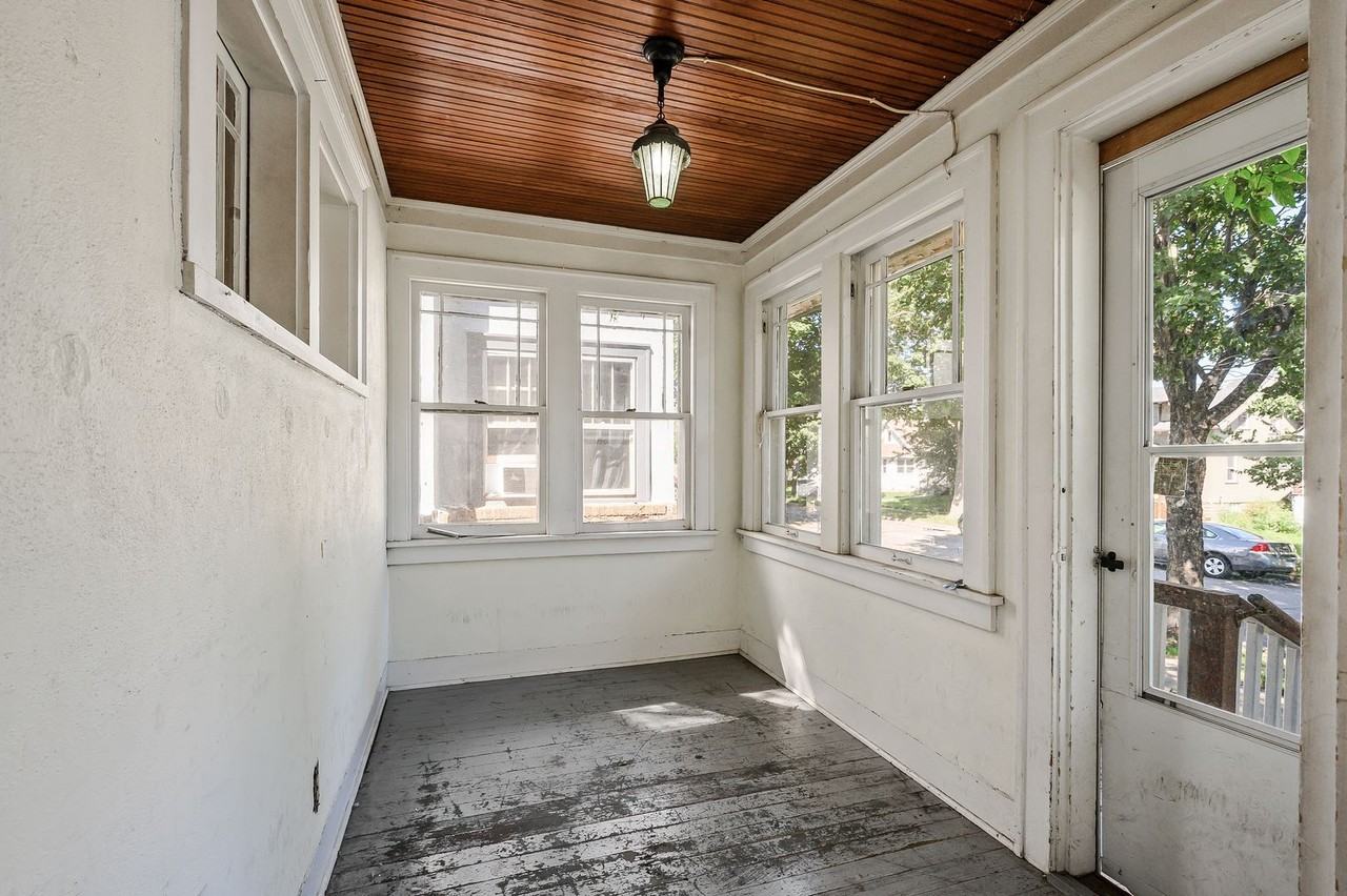 1089 Southeast 23rd Avenue - Photo 2 of 20