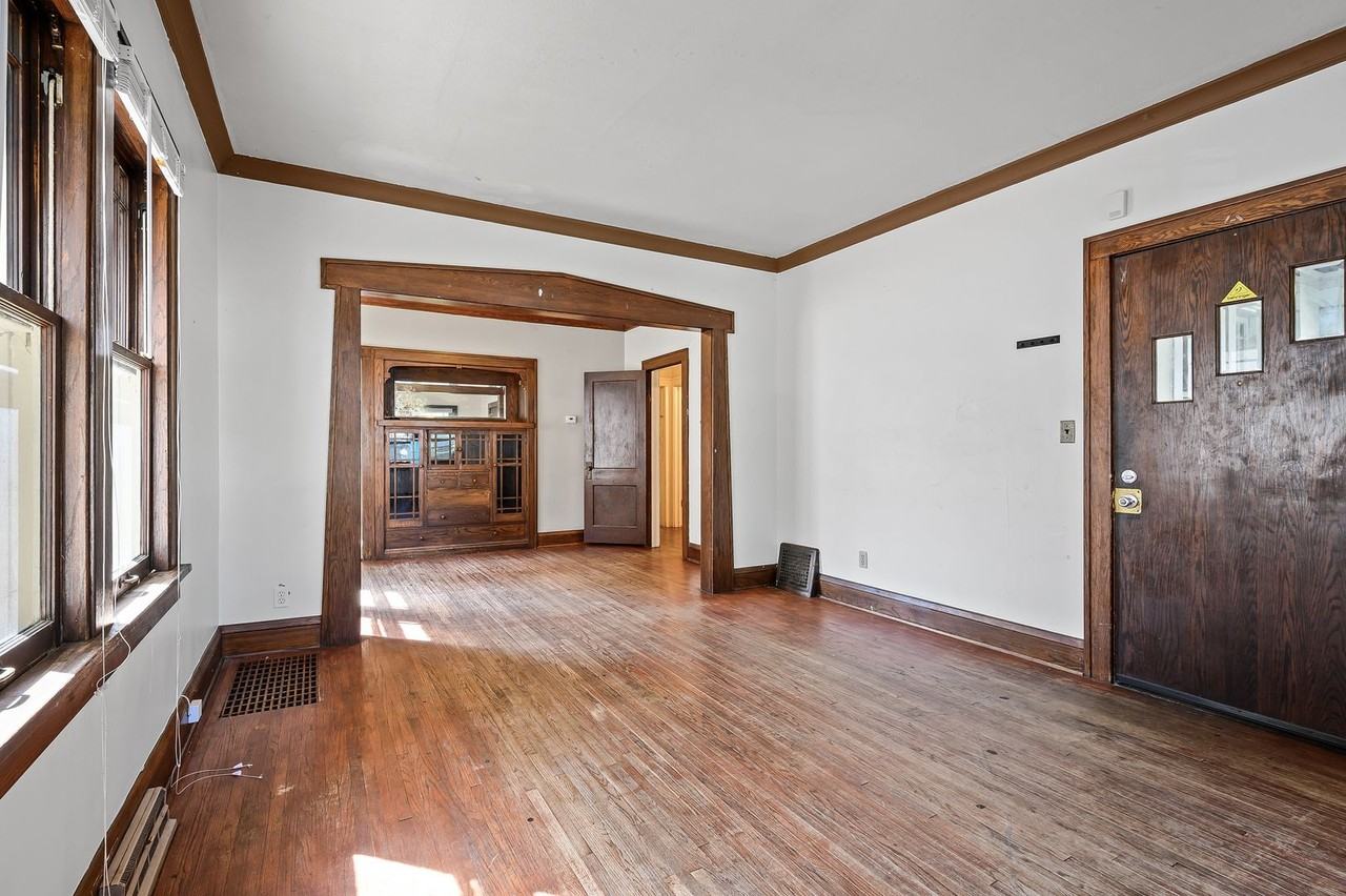 1089 Southeast 23rd Avenue - Photo 3 of 20