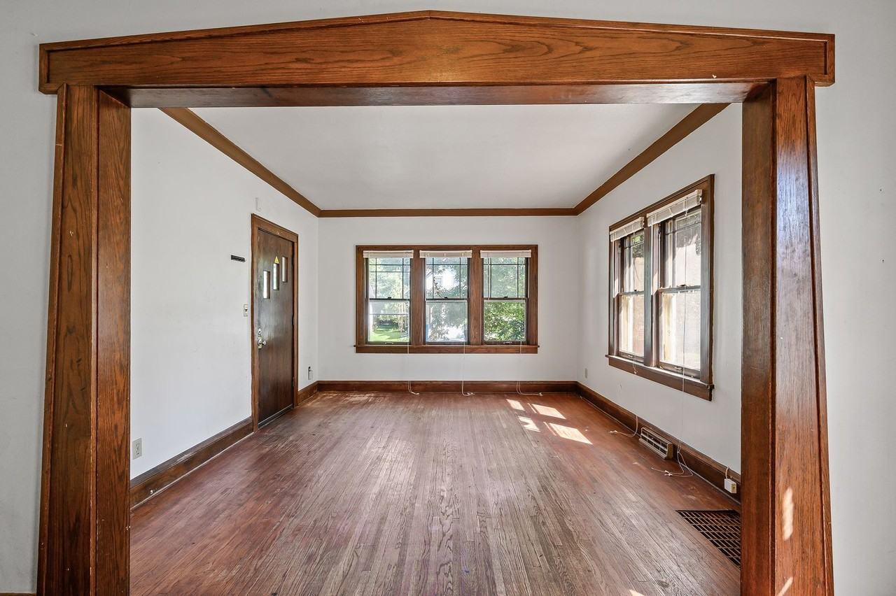 1089 Southeast 23rd Avenue - Photo 5 of 20