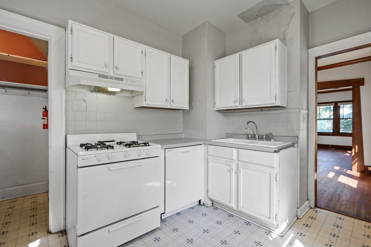 1089 23rd Ave Se - Photo 6 of 20