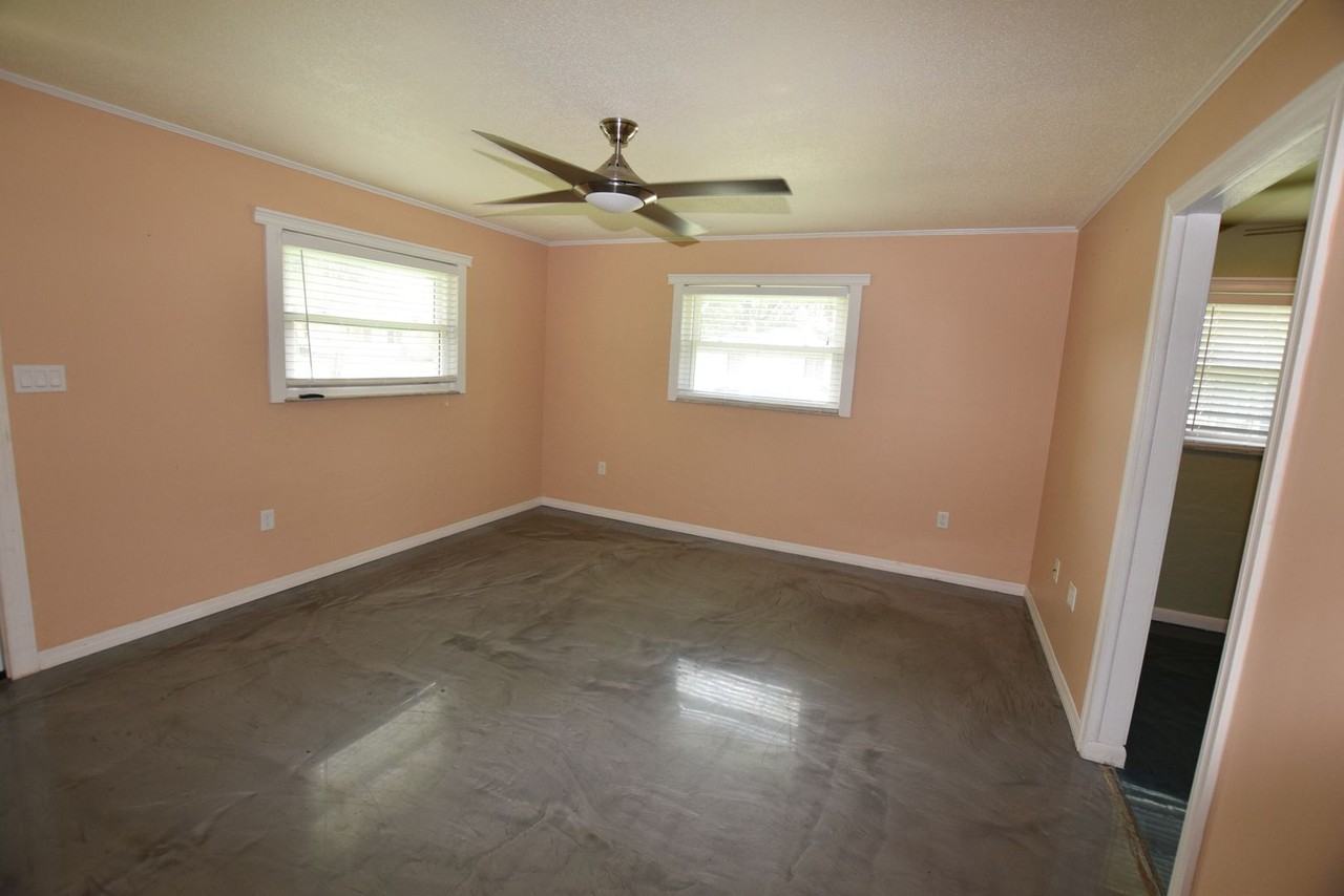 305 W Hancock St - Photo 4 of 12