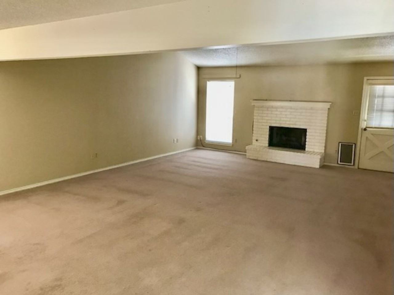 1005 W Caprock St - Photo 2 of 5
