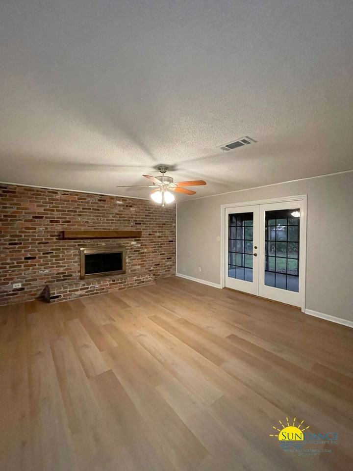 600 Merioneth Dr Ne - Photo 3 of 13