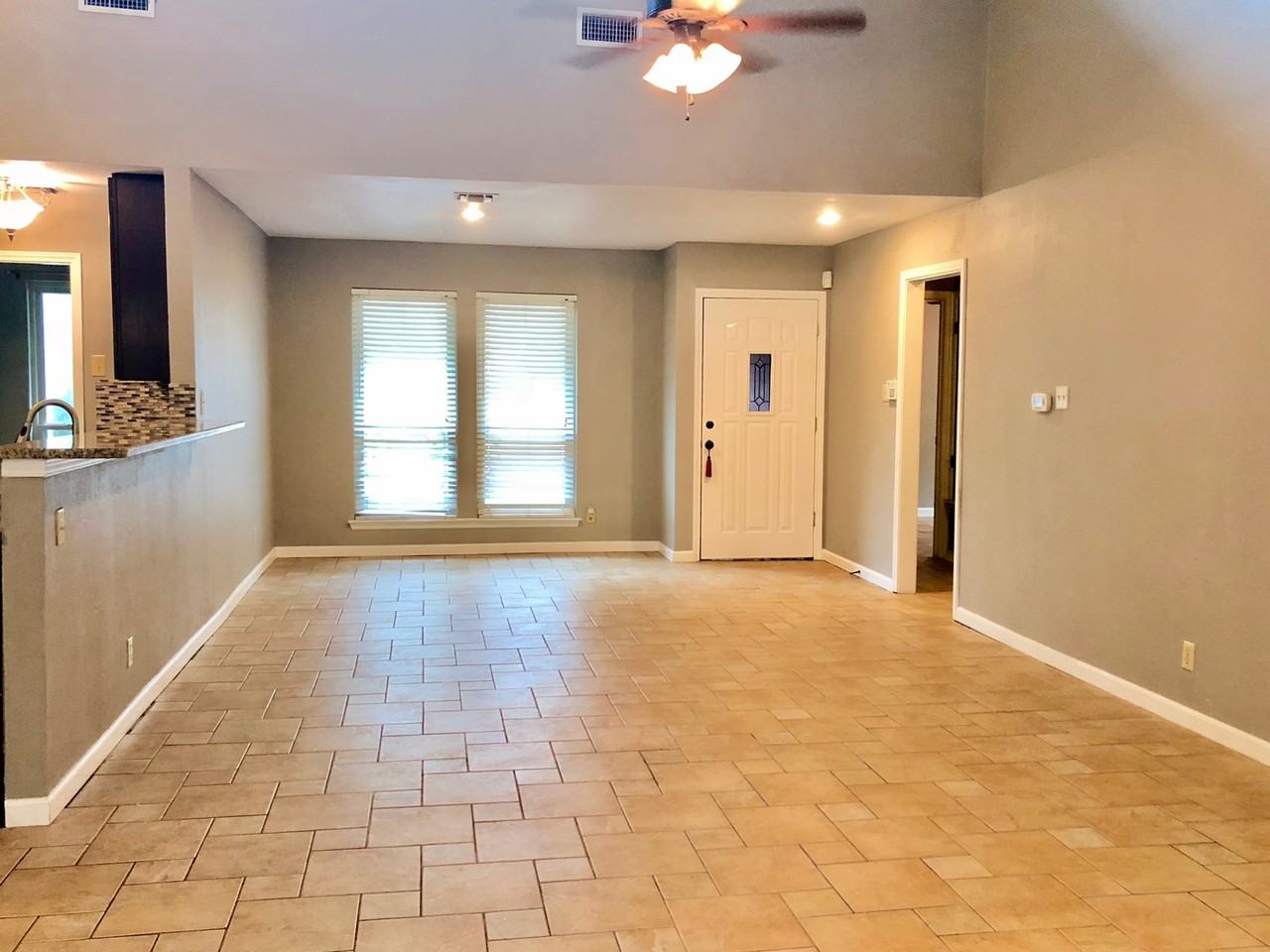 4910 Babson St - Photo 4 of 18