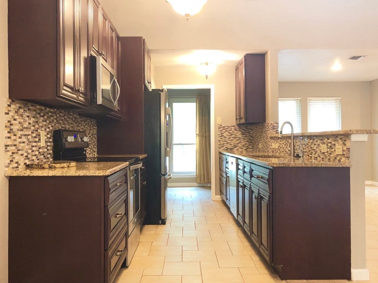 4910 Babson St - Photo 6 of 18