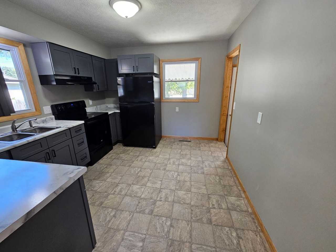 1357 Fogarty Dr - Photo 5 of 22