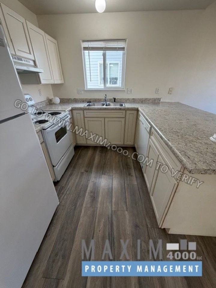 483 David Court - Photo 2 of 15