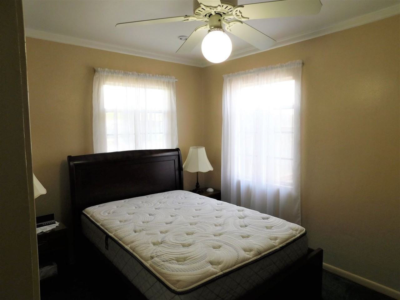 610 W 7th St - Photo 6 of 11