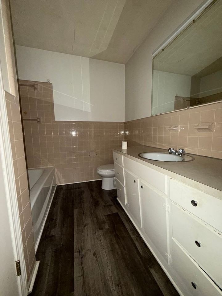 619 E Wade St - Photo 2 of 4