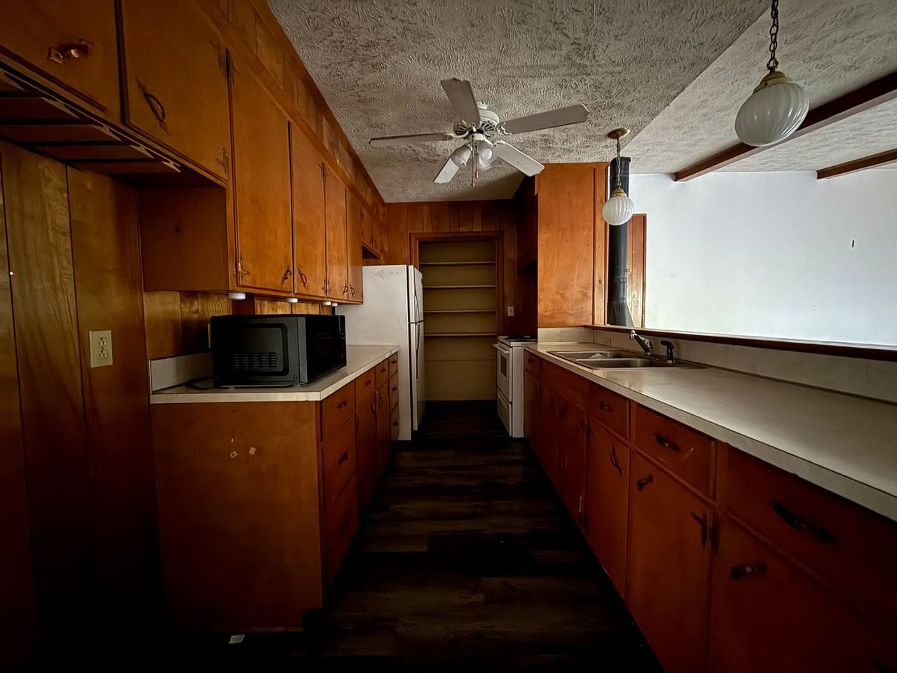 619 E Wade St - Photo 3 of 4