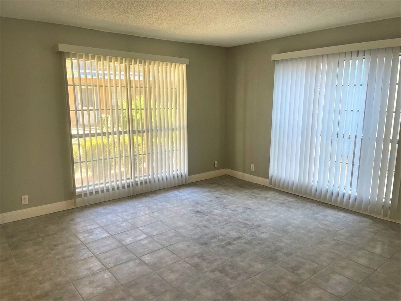 Oak Terrace Apartments - Photo 2 of 14