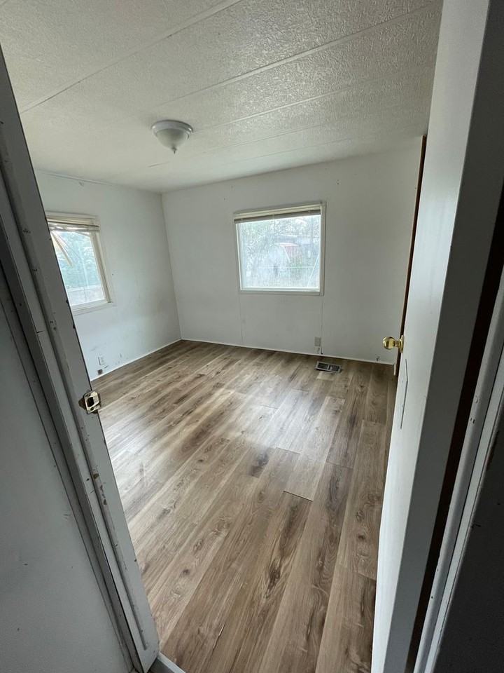 490 490 N Wilson Dr - Photo 7 of 8