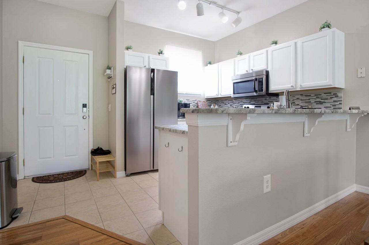 457 Madison Cir - Photo 3 of 24