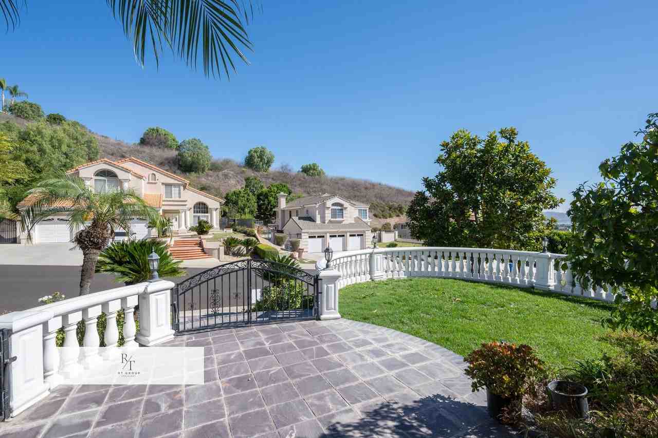 19922 E Country Hollow Dr - Photo 2 of 47