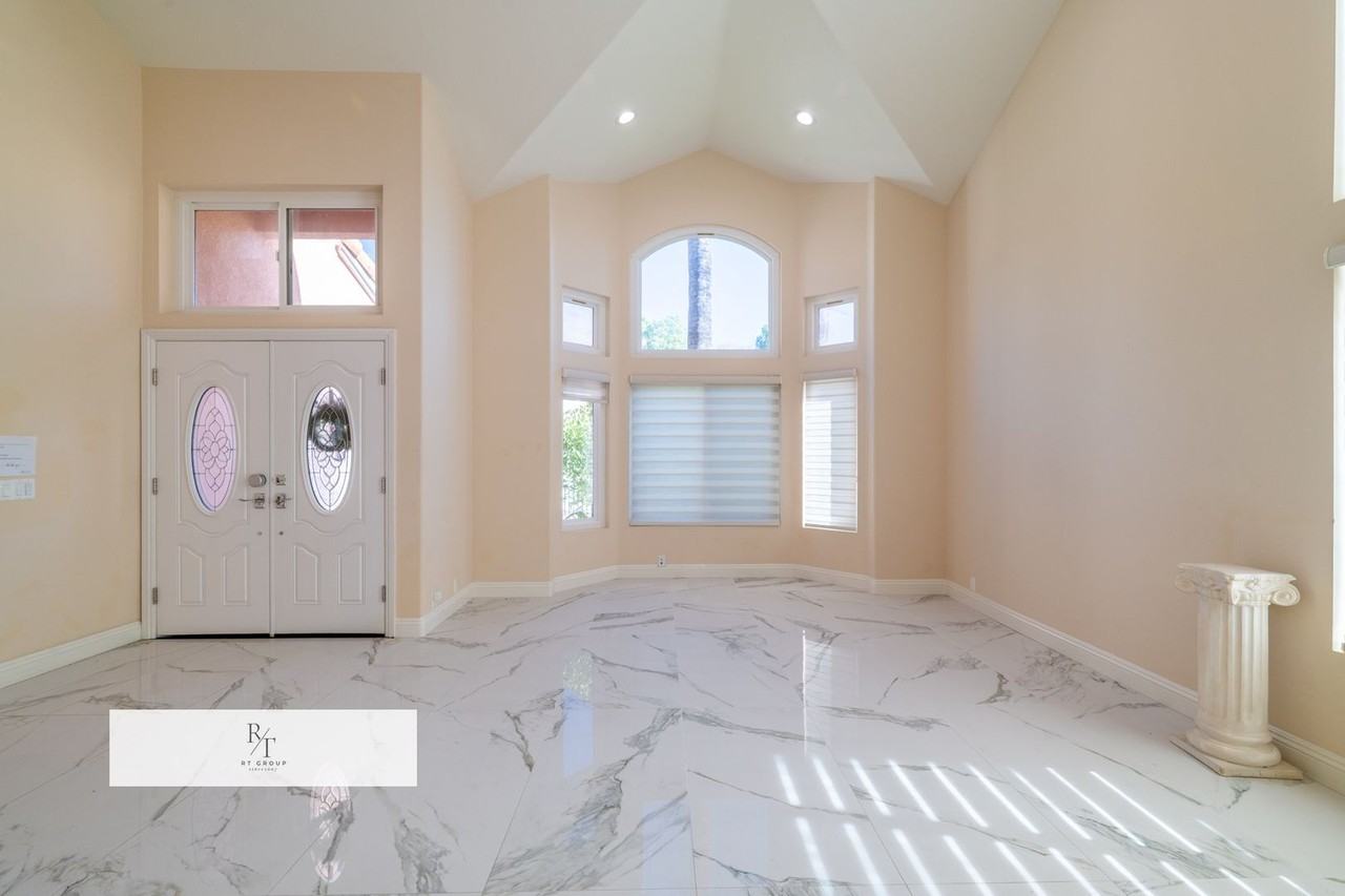 19922 E Country Hollow Dr - Photo 3 of 47