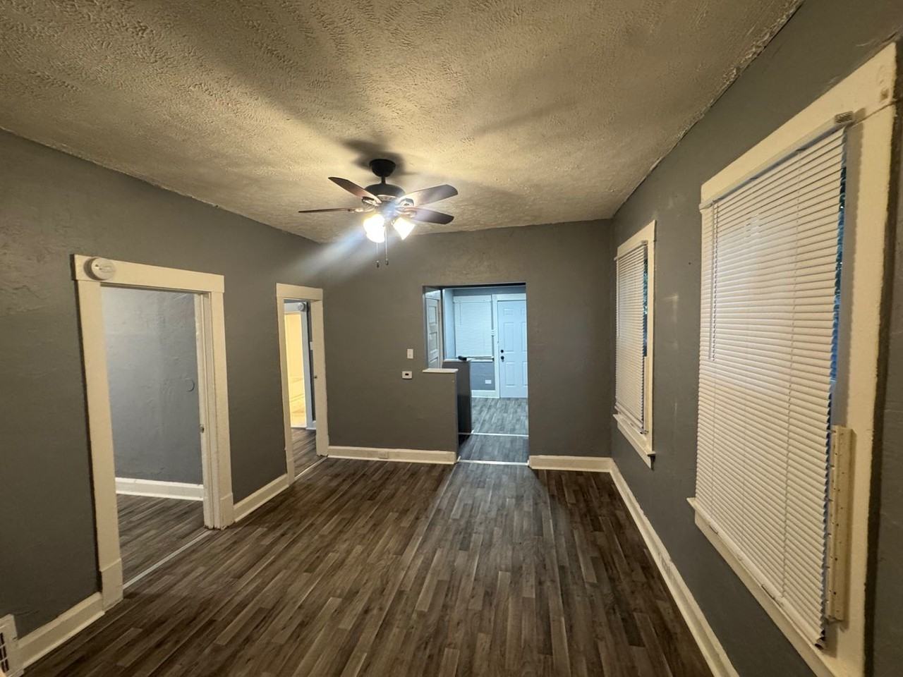 6107 Fullerton Ave - Photo 4 of 21