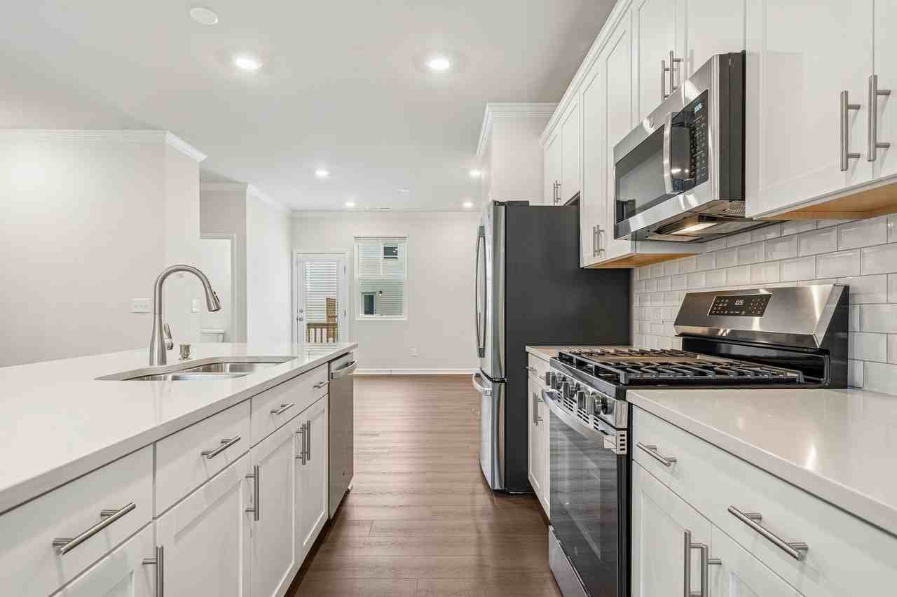 4009 Silver Oak Ln - Photo 7 of 22