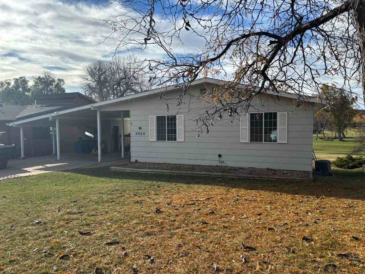 2950 Tomahawk Dr - Photo 2 of 26