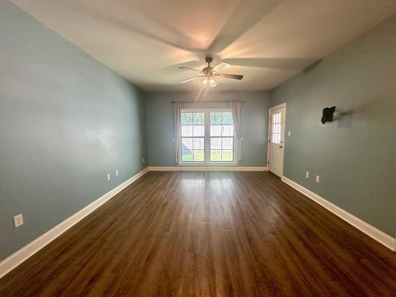 10664 Florida Boulevard #8B - Photo 4 of 17