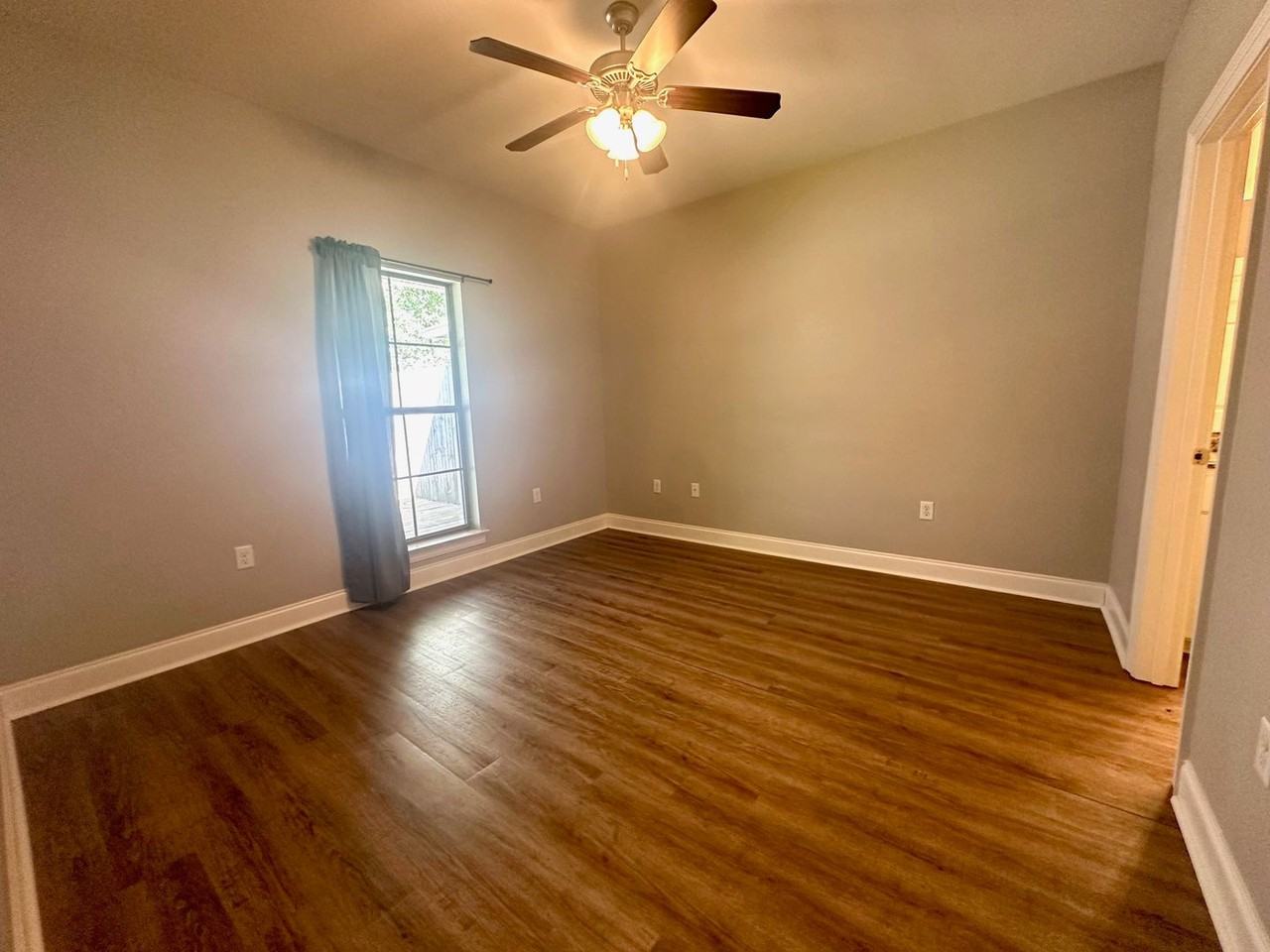 10664 Florida Boulevard #8B - Photo 5 of 17