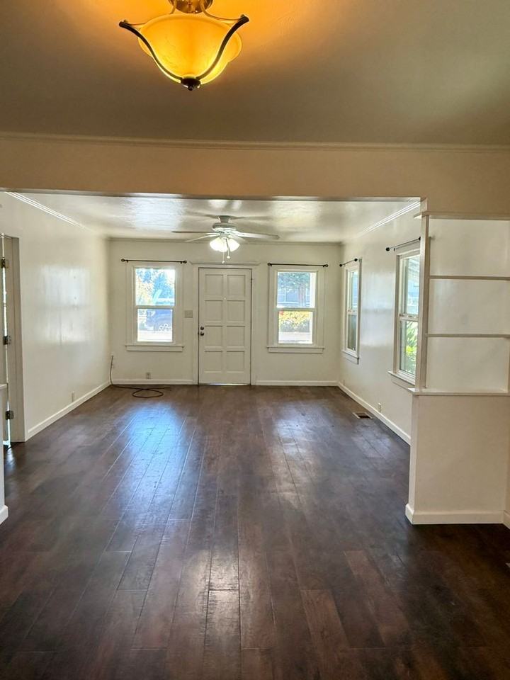 1570 Nord Ave - Photo 5 of 30