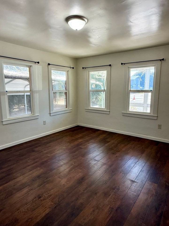 1570 Nord Ave - Photo 7 of 30