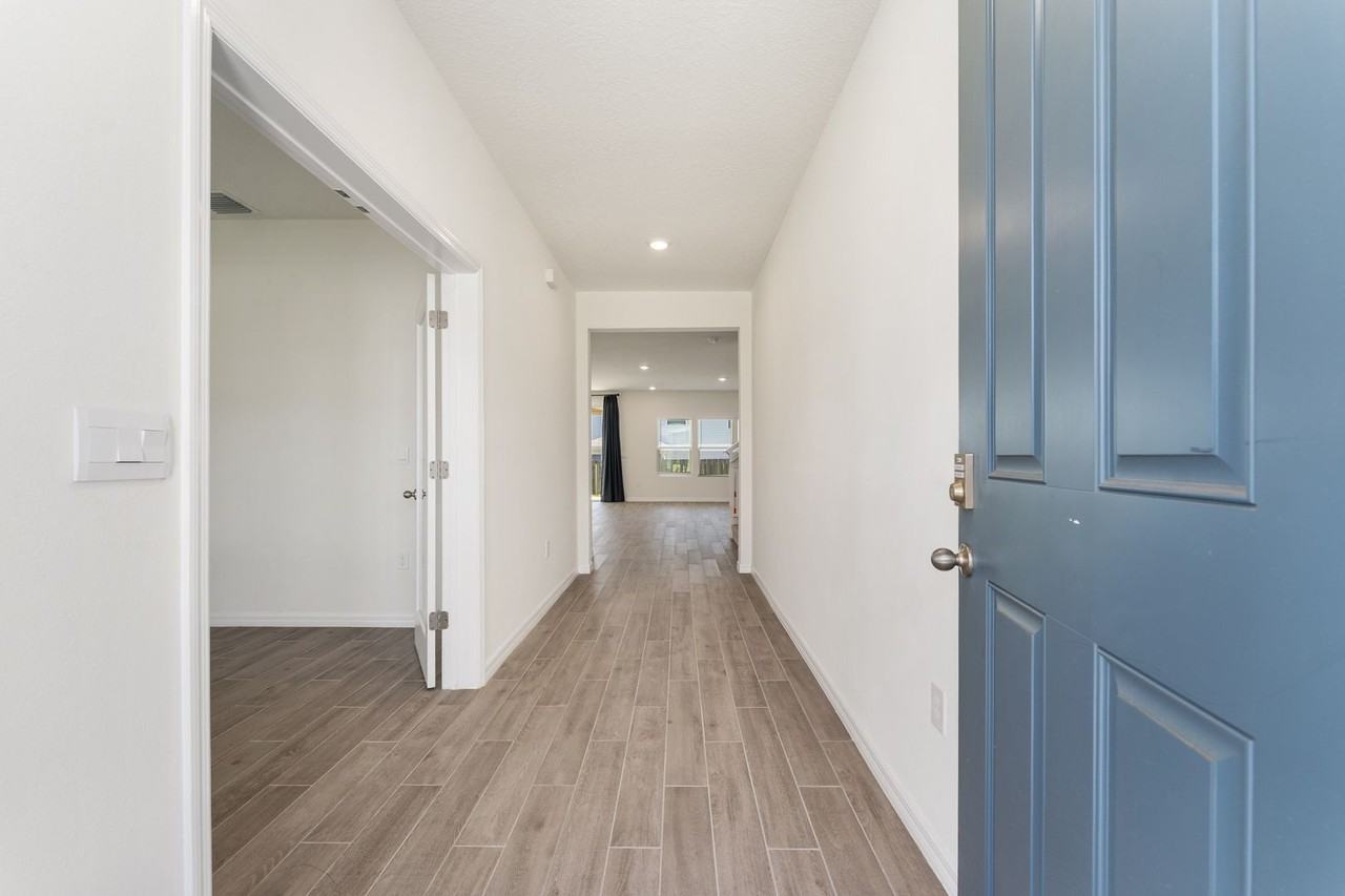 1386 Nw 132nd Cir - Photo 4 of 50