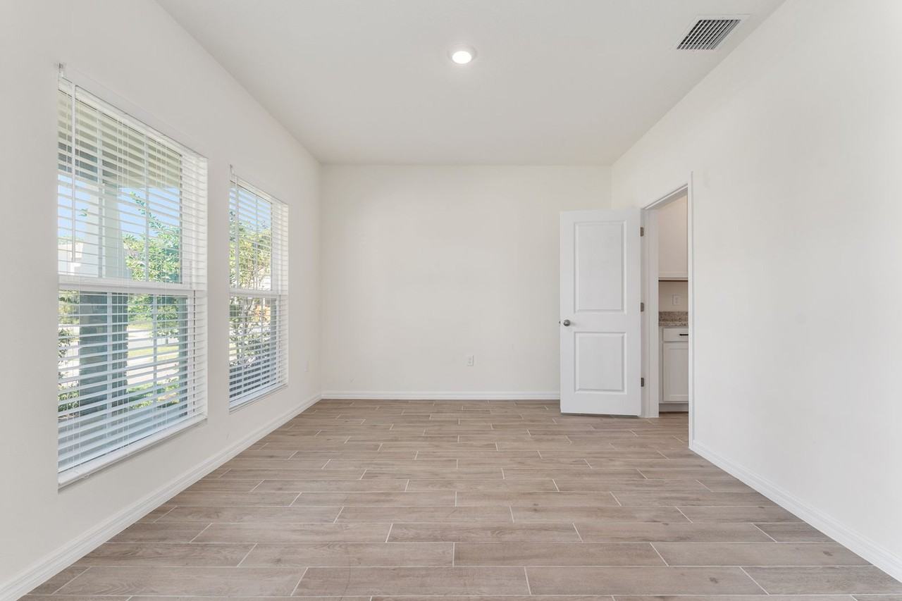 1386 Nw 132nd Cir - Photo 5 of 50