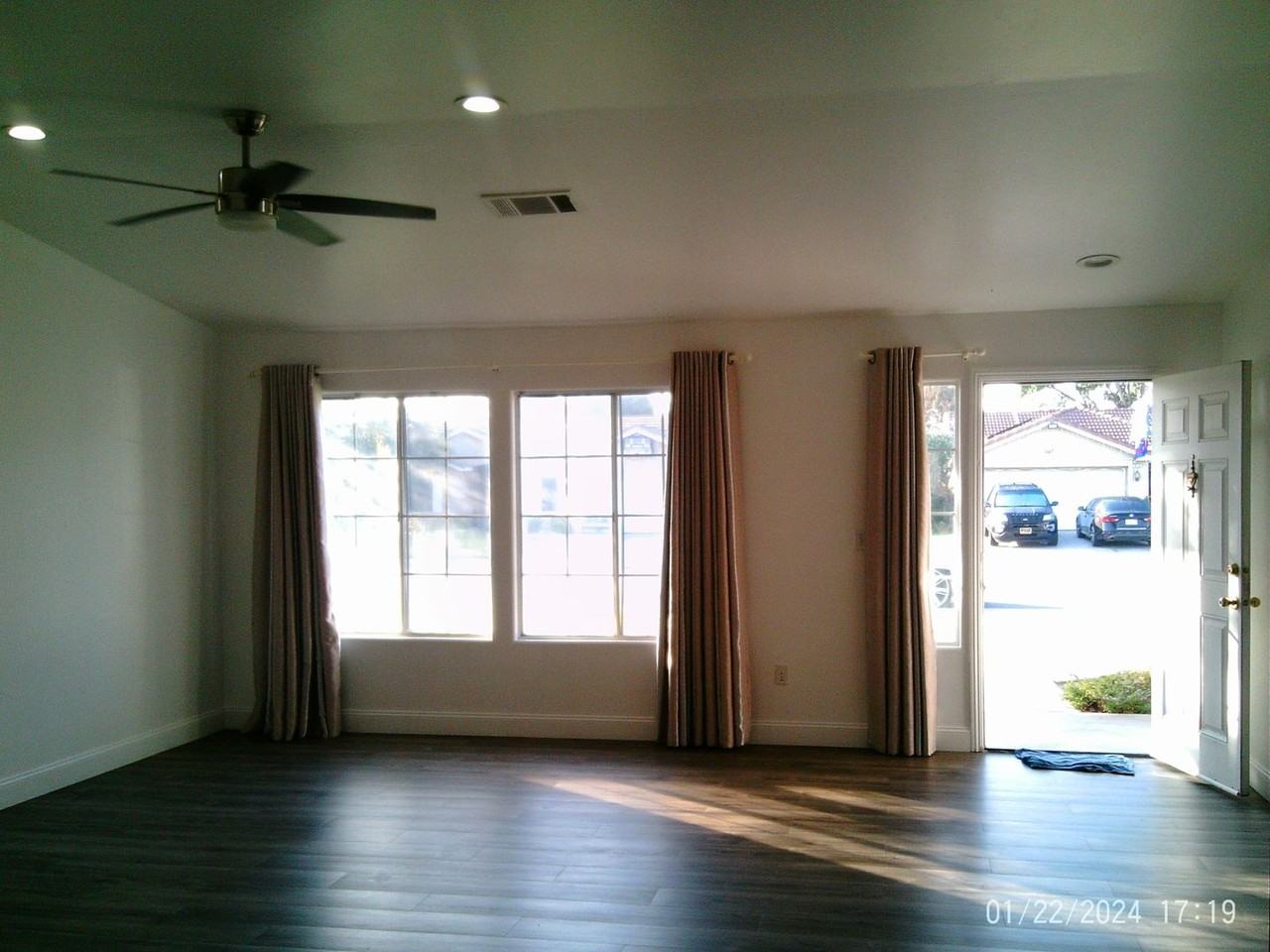 10706 Falling Springs Avenue - Photo 3 of 21