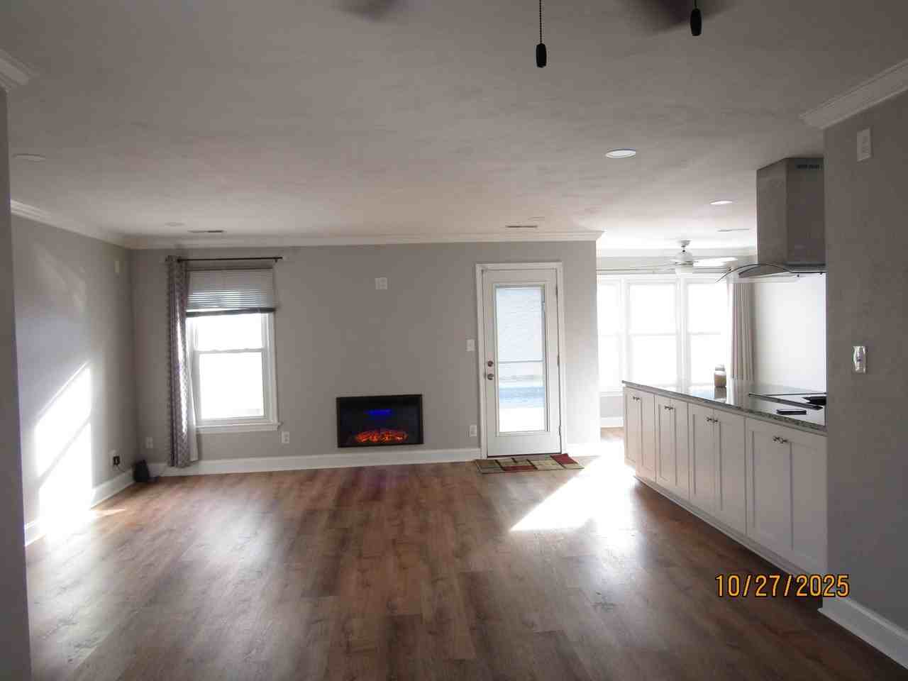 1101 Warner Hall Dr - Photo 3 of 38