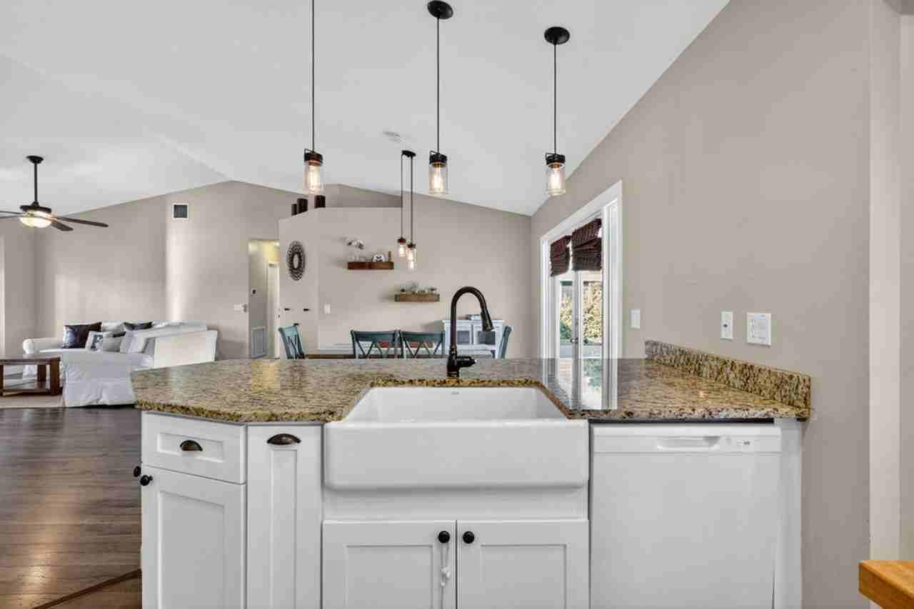 151 Monterey Way - Photo 4 of 30