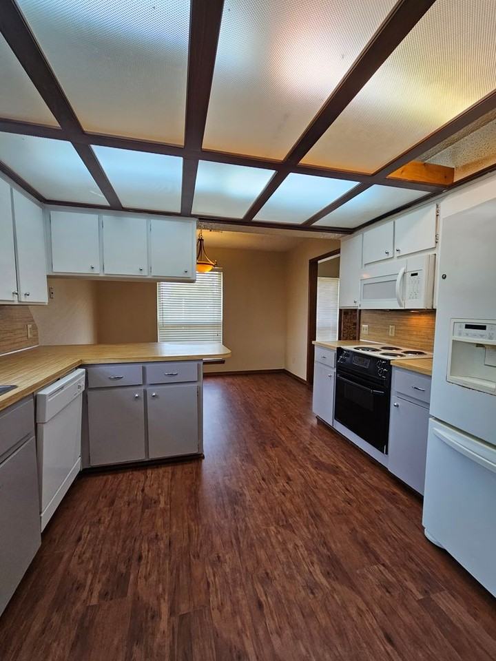 1927 Wilmington Court - Photo 3 of 16