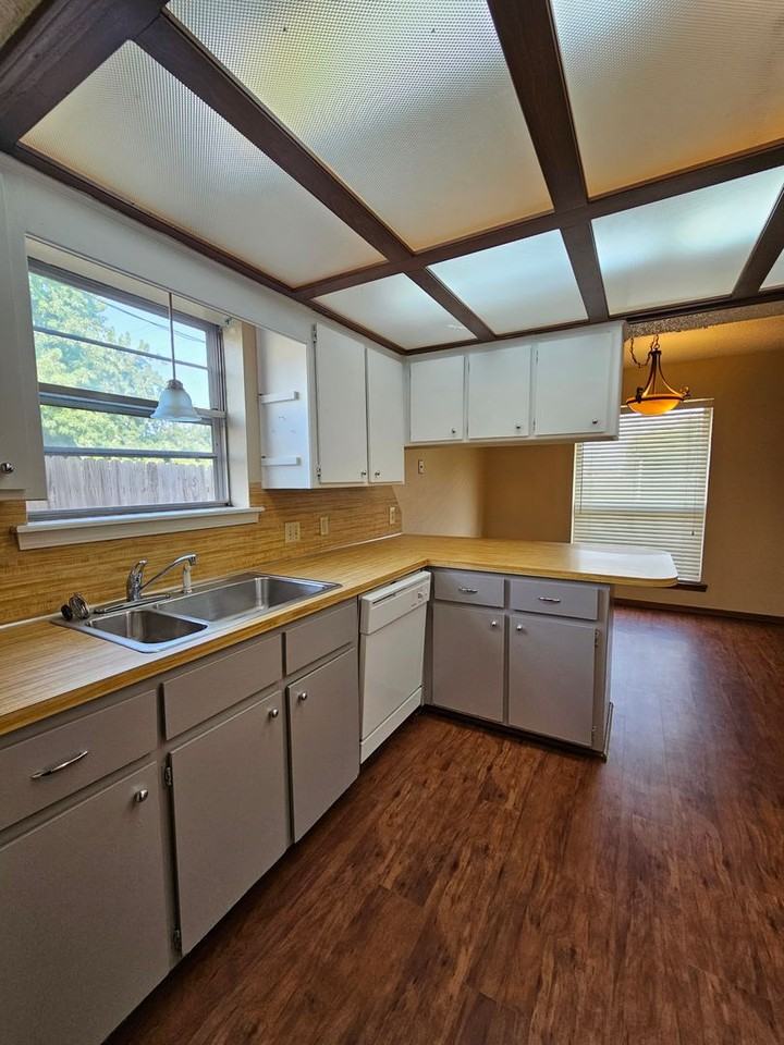 1927 Wilmington Court - Photo 4 of 16