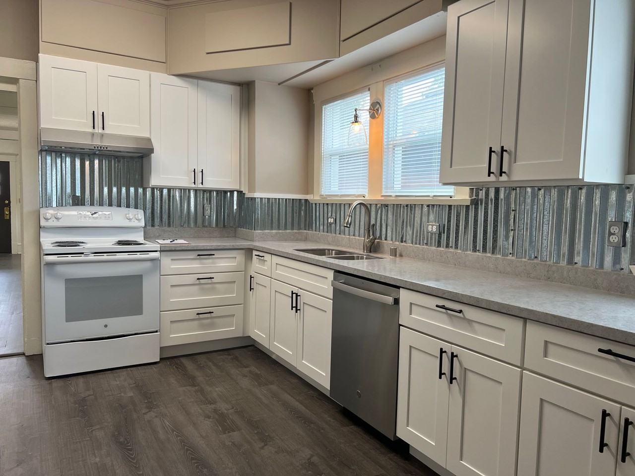 4533 19th Ave Ne - Photo 2 of 17