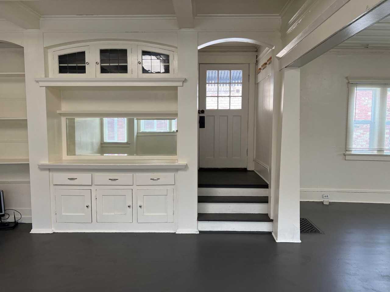 4533 19th Ave Ne - Photo 4 of 17