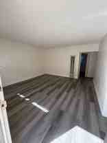 ONSITE MANAGER, ONSITE LAUNDRY, CLOSE TO PACKING DISTRICT - Photo 1 of 1